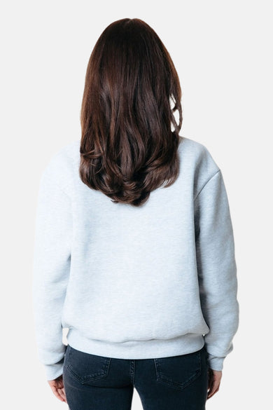 Pull gris de COLOURFUL REBEL, vue arrière, avec des cheveux châtain foncé et un jean.