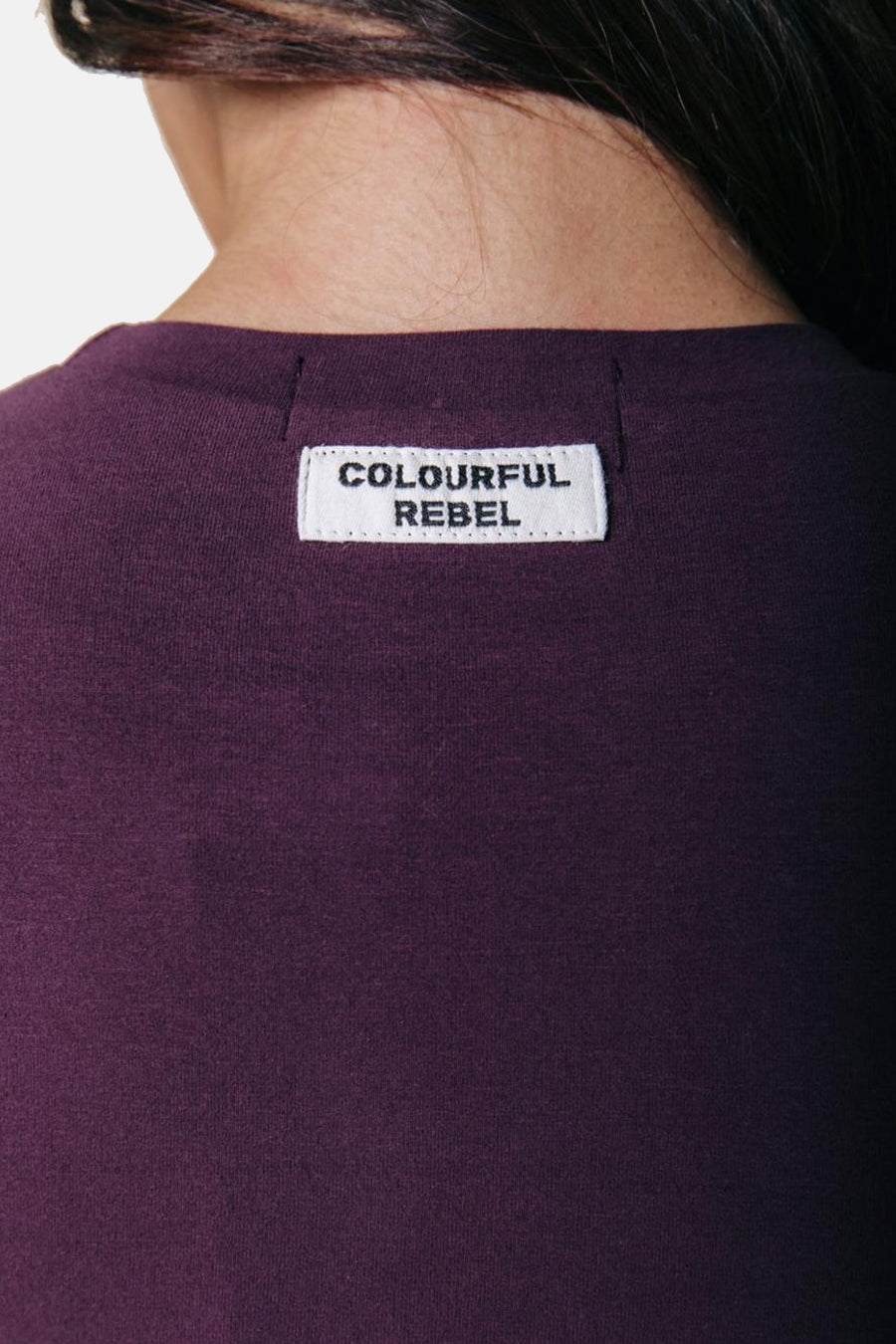 Paars T-shirt van COLOURFUL REBEL, met een label met de merknaam in de nek.