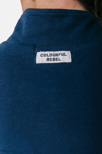 Blauw T-shirt met lange mouwen van COLOURFUL REBEL, met label in de nek.
