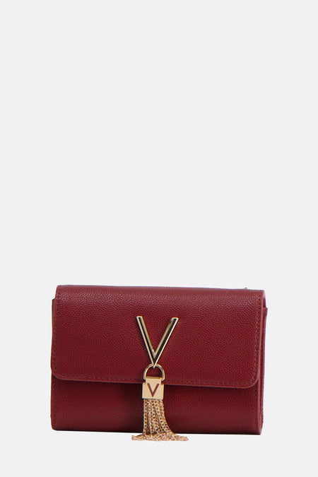 Bordeaux sac à dos de VALENTINO BAGS avec logo V doré et détail de chaîne.