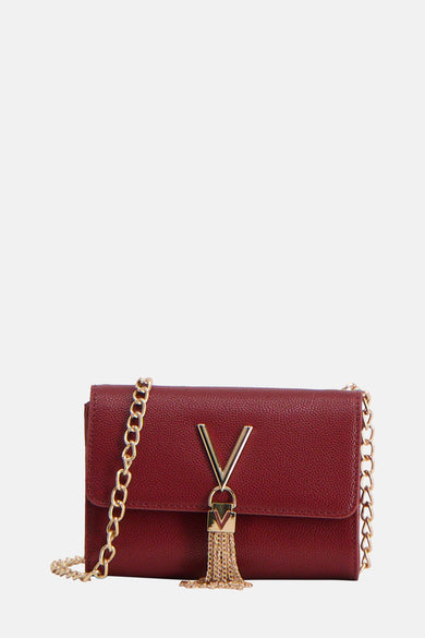 Bordeaux sac à dos de VALENTINO BAGS avec chaîne dorée et porte-sac logo.