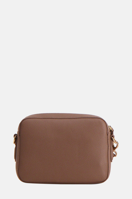 Sac à épaules brun de VALENTINO BAGS, avec une fine texture en cuir et une chaîne d'épaule dorée.
