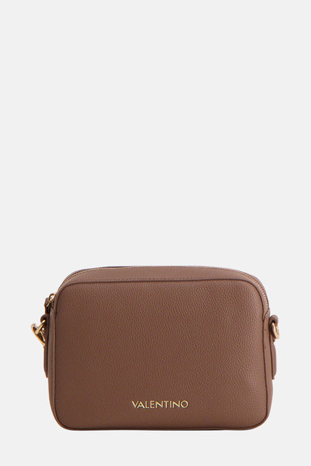 Sac à épaules brun de VALENTINO BAGS, avec texture granulée et lettres dorées.