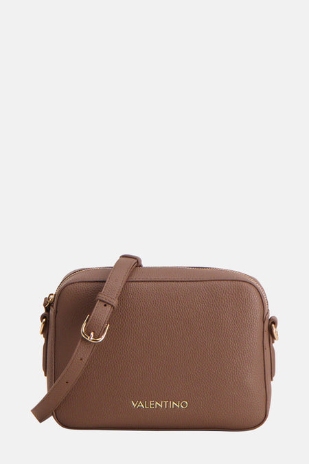 Sac à épaules brun de Valentino Bags, avec une bandoulière ajustable et un logo doré.