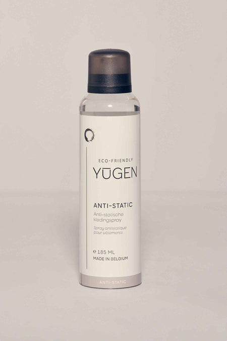 Produit de soin multicolore de YŪGEN, avec l'inscription 'Anti-Static' sur un fond blanc.