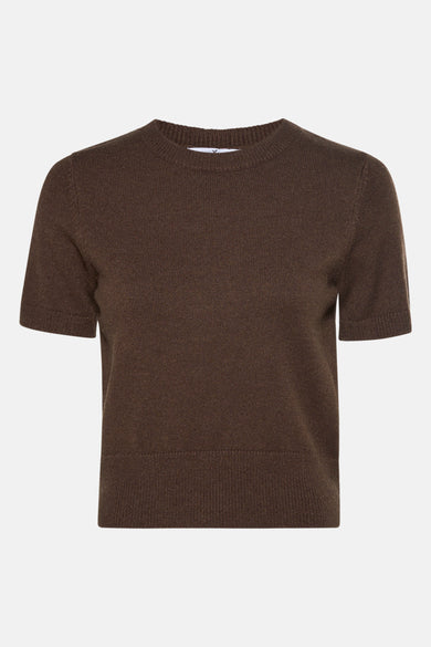 Pull marron avec col rond de HAILYS, tricoté fin.