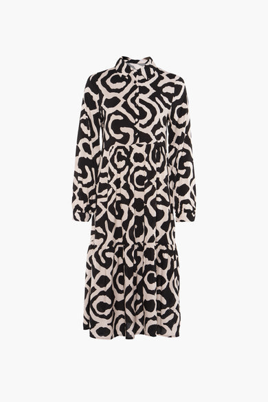 Robe écru à longues manches de HAILYS, avec un motif ondulé noir et une jupe plissée.