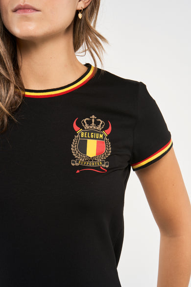 T-shirt noir de ZEB STYLE LAB à manches courtes, rayures rouges et jaunes et emblème de supporter de la Belgique.